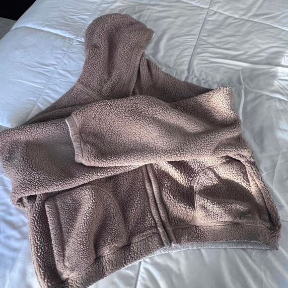 Hollister Women's Zip Up Reversible Sherpa Hoodie Jacket Size S - Picture 2 of 8